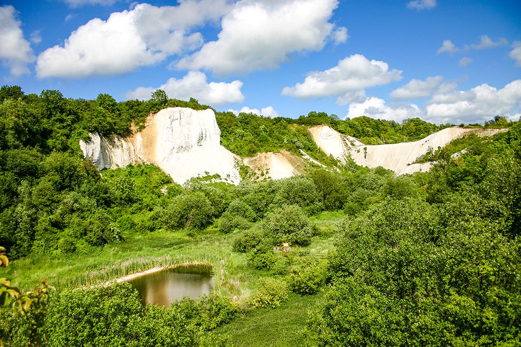 Der alte Kreidebruch in Gummanz mit dem Kleinen Königsstuhl im Kreidemuseum